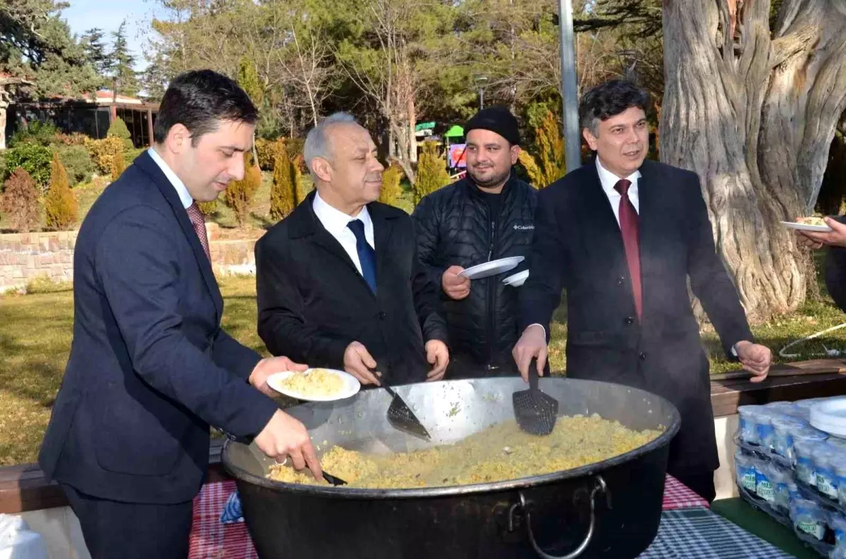 Ertuğrul Gazi Türbesi’nde Şifalı Pilav Dağıtımı