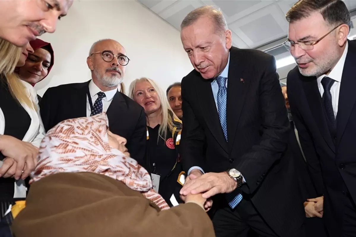 Erdoğan’ın Gülsüm teyzeye söyledikleri duygulandırdı: Hiç evladı yok diyorlar, ben varım