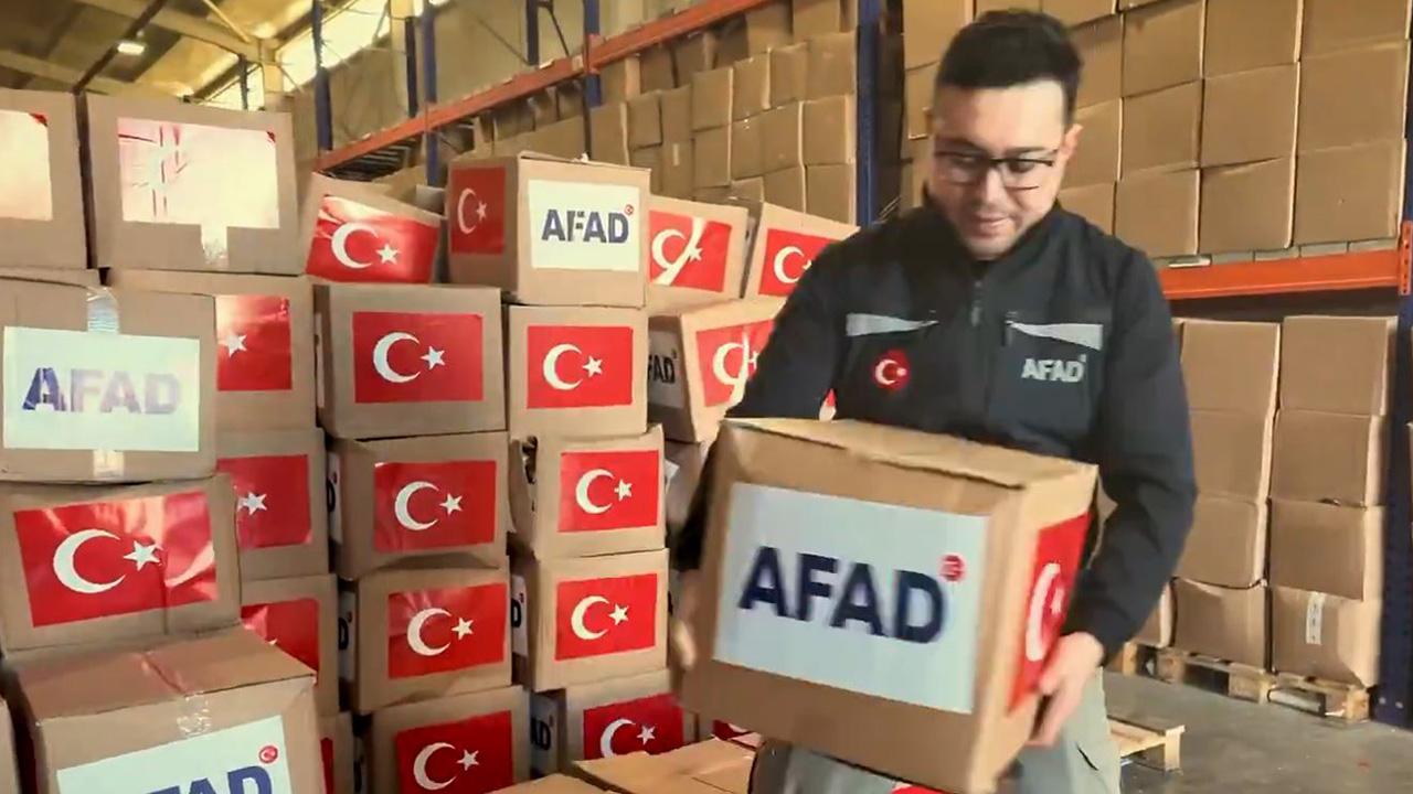Türkiye’den gönderilen yardım malzemeleri Gazze’ye ulaştı
