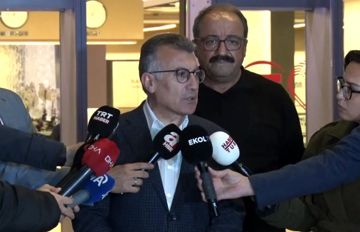 Abdullah Güler, Sırrı Süreyya Önder’i Hastanede Ziyaret Etti