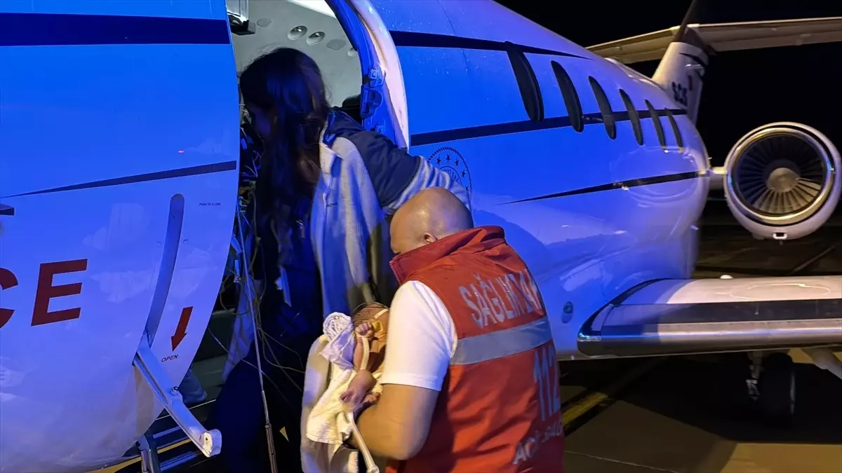 Ağrı’da Kalp Rahatsızlığı Olan Bebek Uçakla Ankara’ya Nakledildi